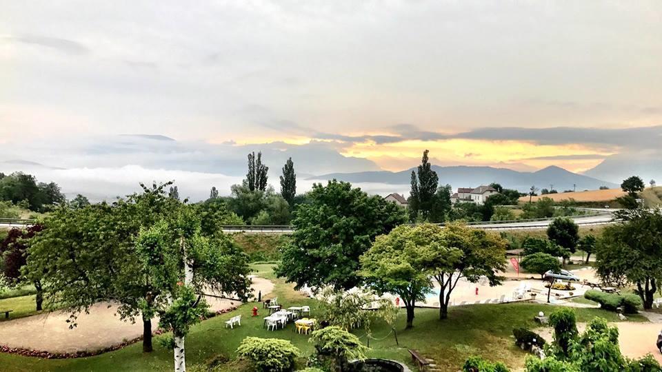 Hotel Restaurant Le Traineau Clelles ภายนอก รูปภาพ