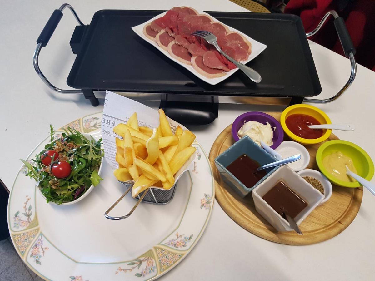 Hotel Restaurant Le Traineau Clelles ภายนอก รูปภาพ