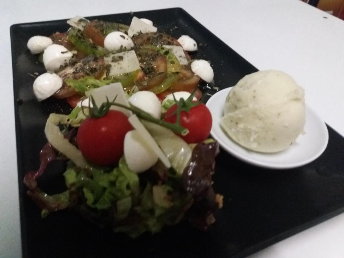 Hotel Restaurant Le Traineau Clelles ภายนอก รูปภาพ